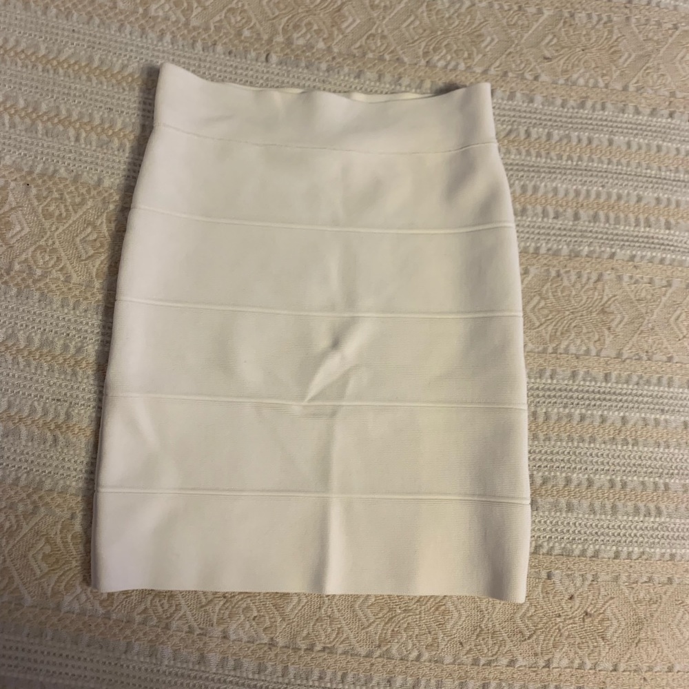 ❌ SOLD ❌ BCBG mini skirt. Great condition